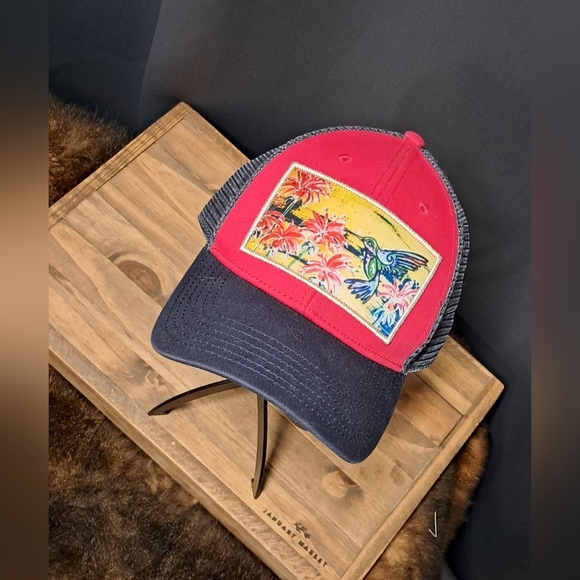 Hummingbird Hat - Picture 1 of 6